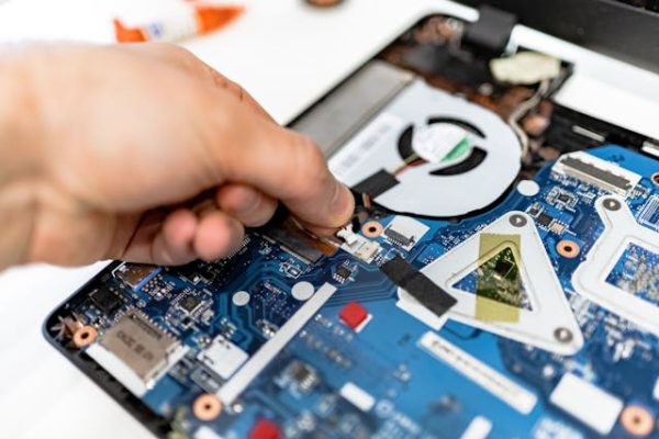 Six Things to Do Before a Laptop Repair - technology shout