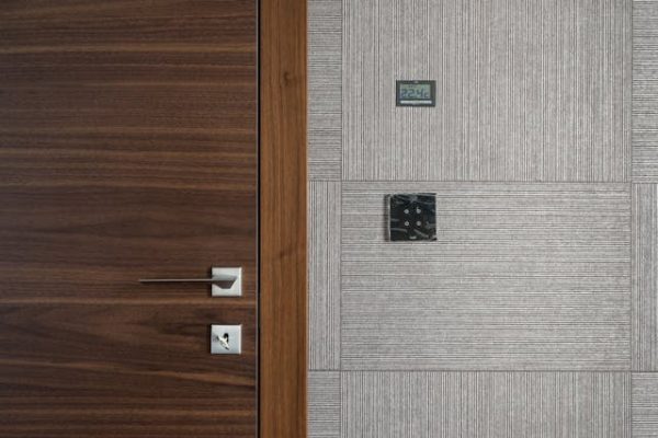 How to Build the Right Smart Home Security System From Scratch How to Build the Right Smart Home Security System From Scratch - technology shout