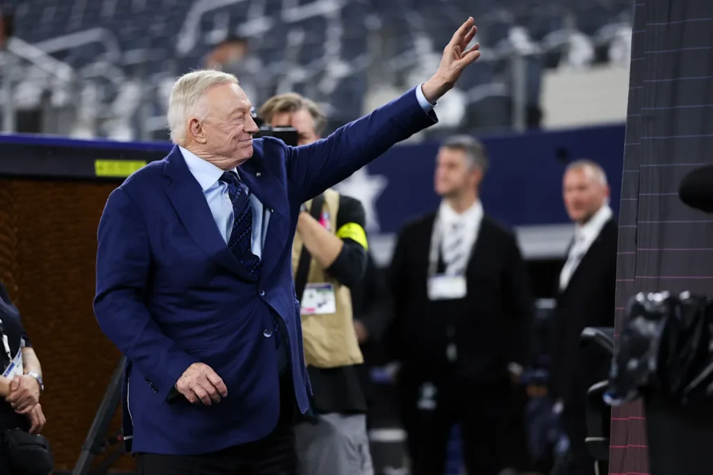 Cowboys owner Jerry Jones attempts to sell fans on building around expensive defense months after trading Micah Parsons 1 3f716840 cfc1 11f0 bd76 973d165d9578