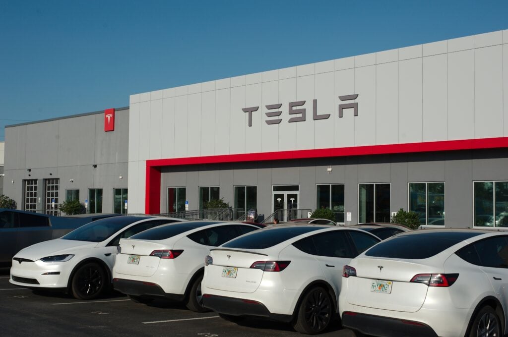 Tesla Owner Regrets Thinking His EV Was An 'Investment'—Says He's 'Genuinely Shocked At How Much These Things Are Tanking' After Losing $750 A Month 1 5af33385806c9a297c944821a63e9767