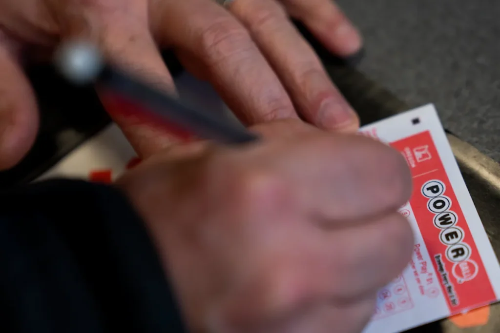 Powerball Christmas Eve estimated $1.817 billion jackpot won by single ticket 1 899932c0fb23aa92b361b9b524278e3d