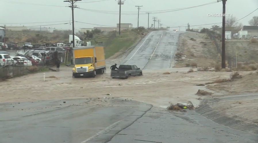 Drivers get stuck on flooded Southern California road during intense downpour 4 97e4a479a66a80098065bef3785dda1d