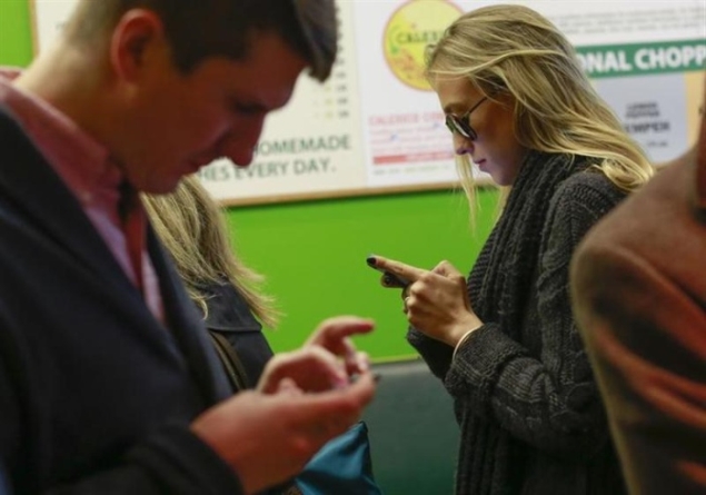 mobile users reuters 635