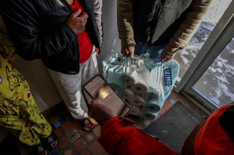 'It's time to start doing something.' Despite risks of violence, Minnesotans step up to take on ICE 1 a66232718c1c3c435d6ec21dce41df4c