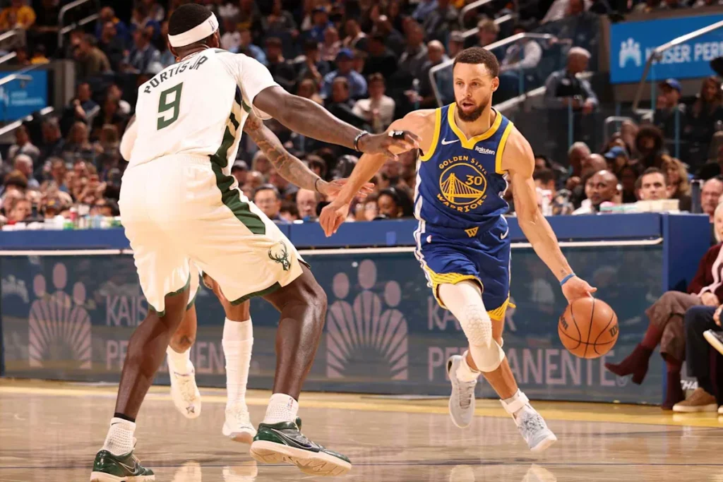 Fans Brawl in Stands at Warriors-Bucks Game in Wild Video: Watch 1 cfe3cef2c368ddcff737e758a48bc5b0