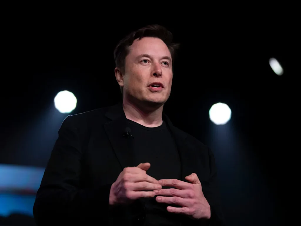 Elon Musk said we'd reach Mars in 2026. Now, he says SpaceX is building a city on the moon. 1 674cf12d1b7fcd543c33f781b2d9c964