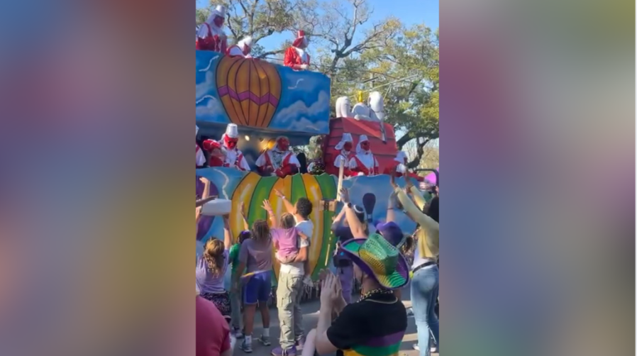 Krewe of Thoth riders removed from float after alleged bead throwing incident 1 6e6332ea2c0cae32311a04440ab83f64