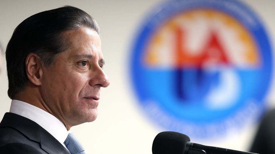 Superintendent of nation’s second-largest school district on paid leave after FBI searches of his home and office 1 727dba139101e598013c661e2eb0adf1