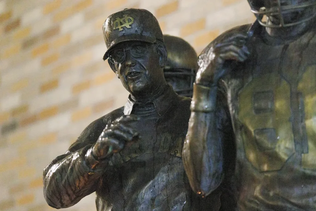 Legendary coach & Notre Dame icon Lou Holtz has died at 89 1 1765ef1c7cf69b367351ef7457ac393b