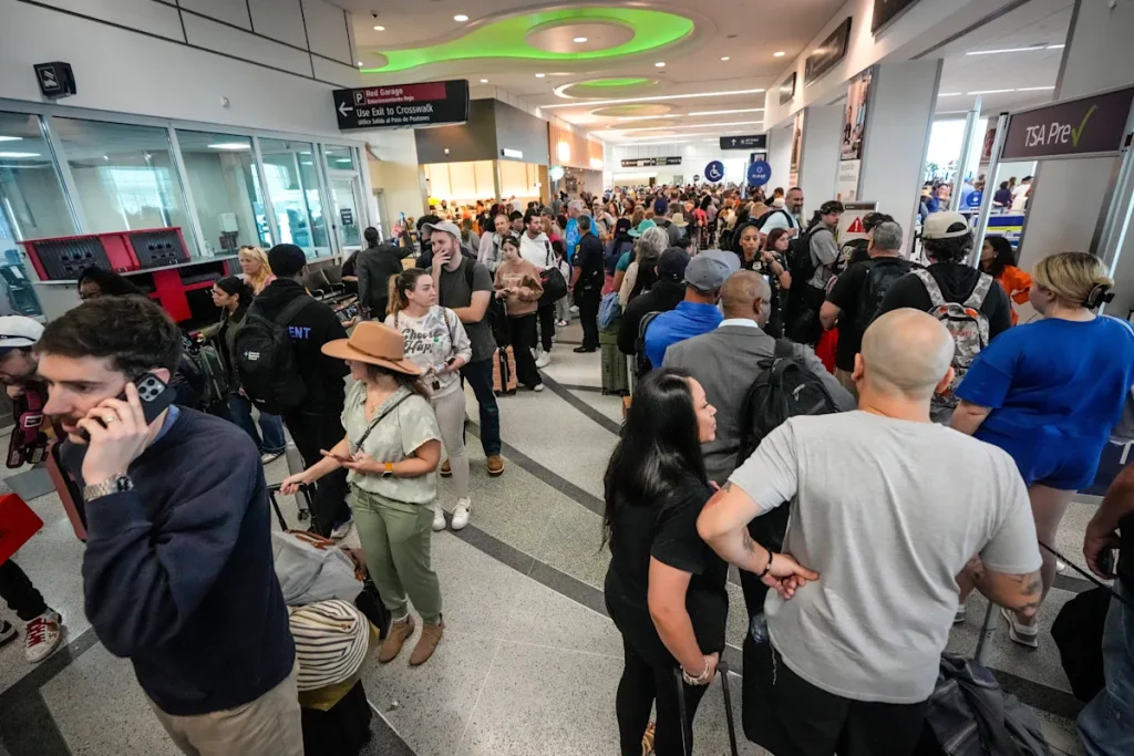 Travelers encounter long waits at some airports as DHS shutdown affects security checkpoints 1 290d8b2f2949e1b2042152ae27bc0b04