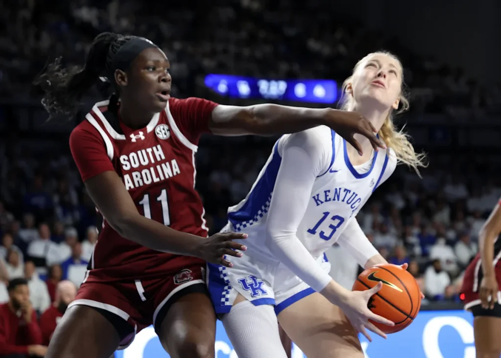 No. 3 South Carolina holds off No. 16 Kentucky 60-56 1 8a2ea07fc2b5d469eedfb5ae7b5a885b