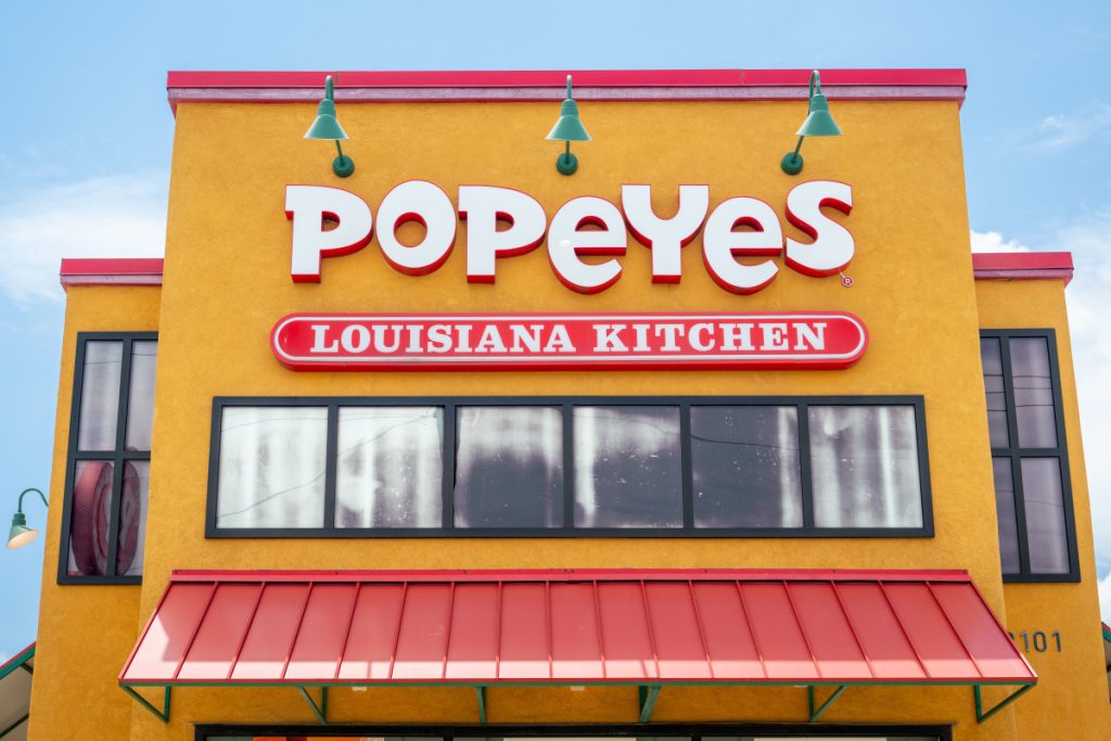 Beloved Restaurant Chain With 3,193 Locations Makes Major Decision on Closings 3 8c69a63c0a34ff2145fe897462980cbb